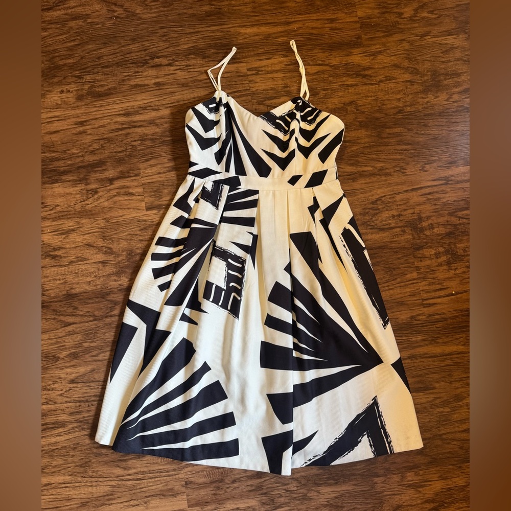 Women’s Size Large Black and White Geometric Dress